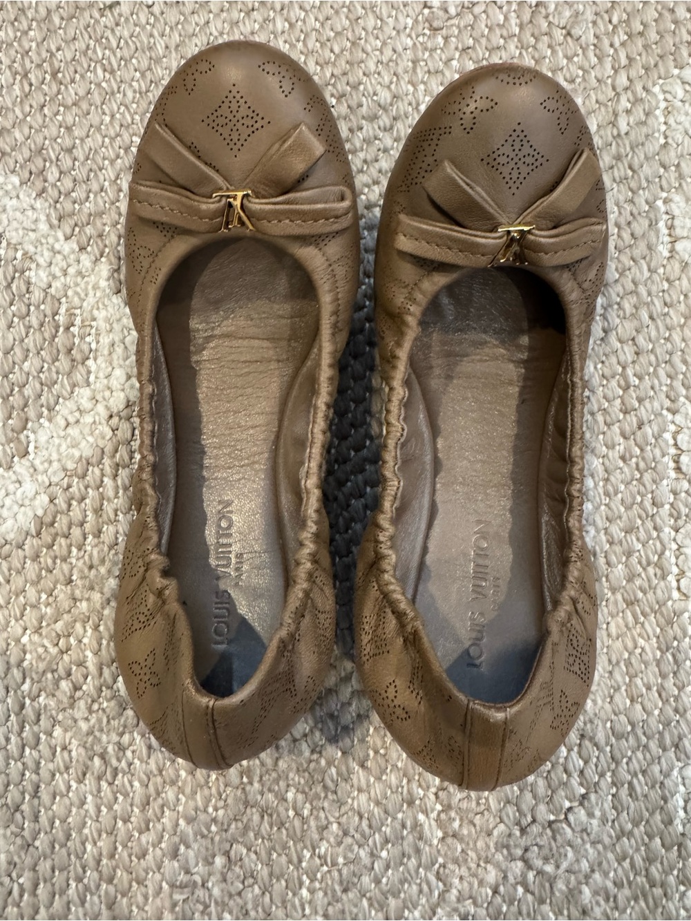 Louis Vuitton Mahina Ballet Flats Taupe Perforated Monogram Leather Bow Size 37